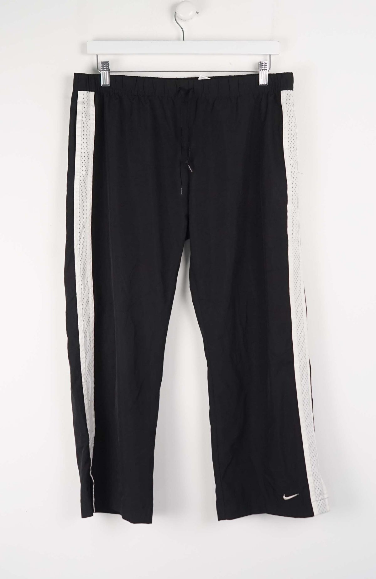 VINTAGE NIKE 3/4 TRACK PANT SHORTS (L)
