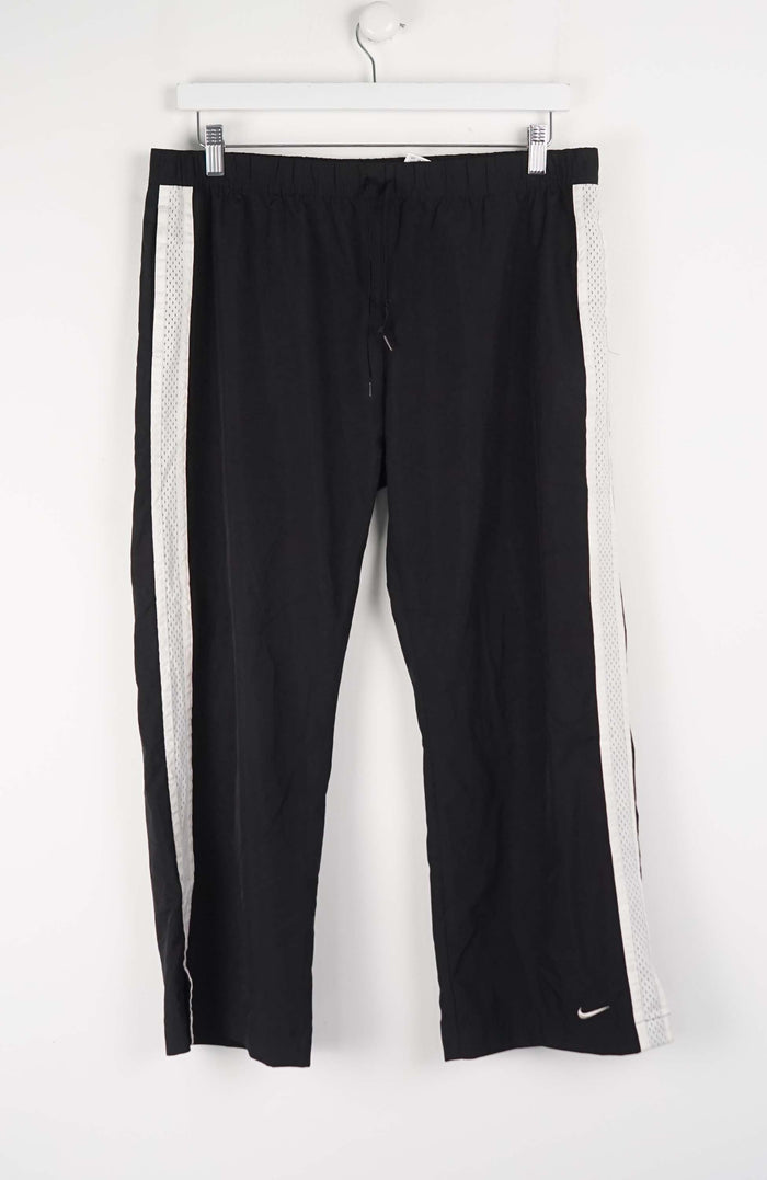 VINTAGE NIKE 3/4 TRACK PANT SHORTS (L)