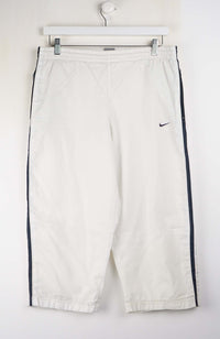 VINTAGE NIKE 3/4 TRACK PANT SHORTS (L)