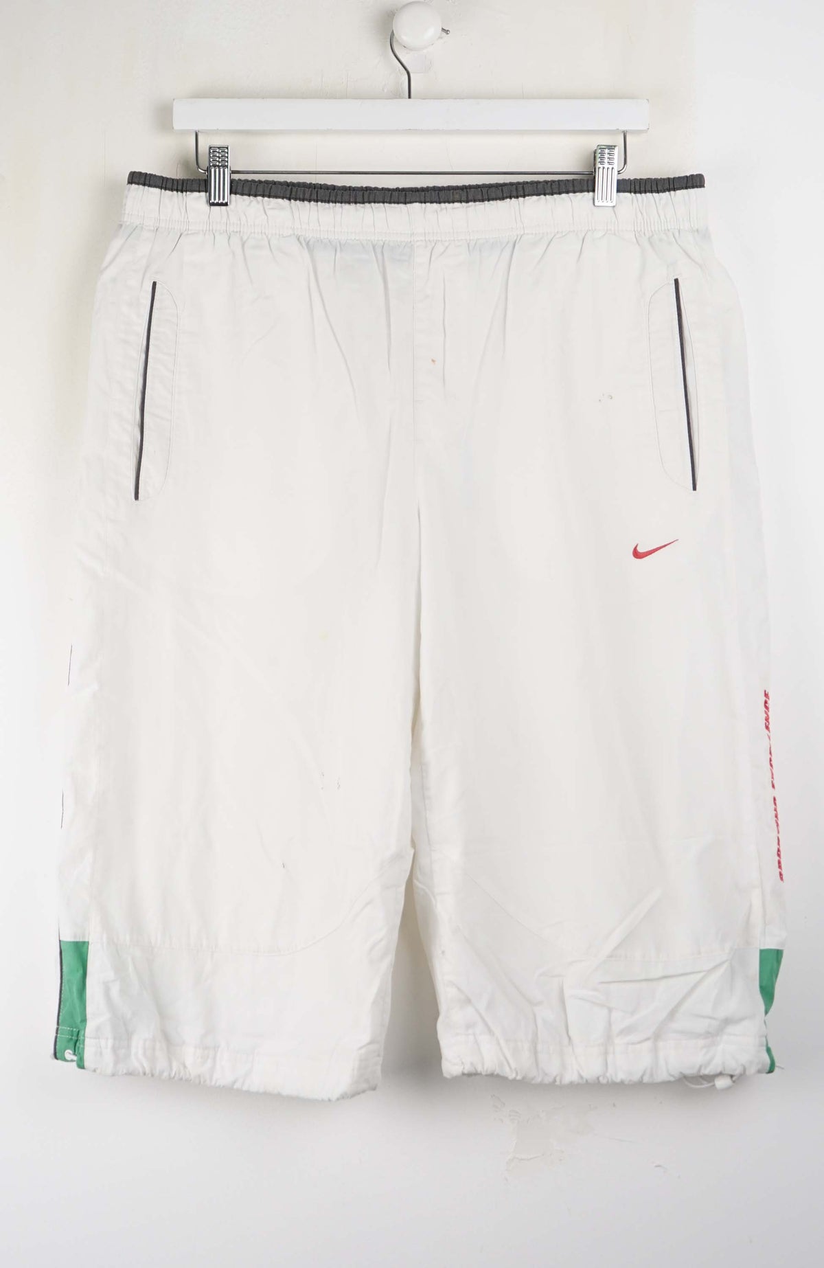 VINTAGE NIKE 3/4 TRACK PANT SHORTS (L)