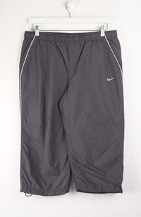 VINTAGE NIKE 3/4 TRACK PANT SHORTS (M)