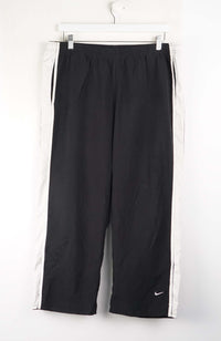 VINTAGE NIKE 3/4 TRACK PANT SHORTS (XL)