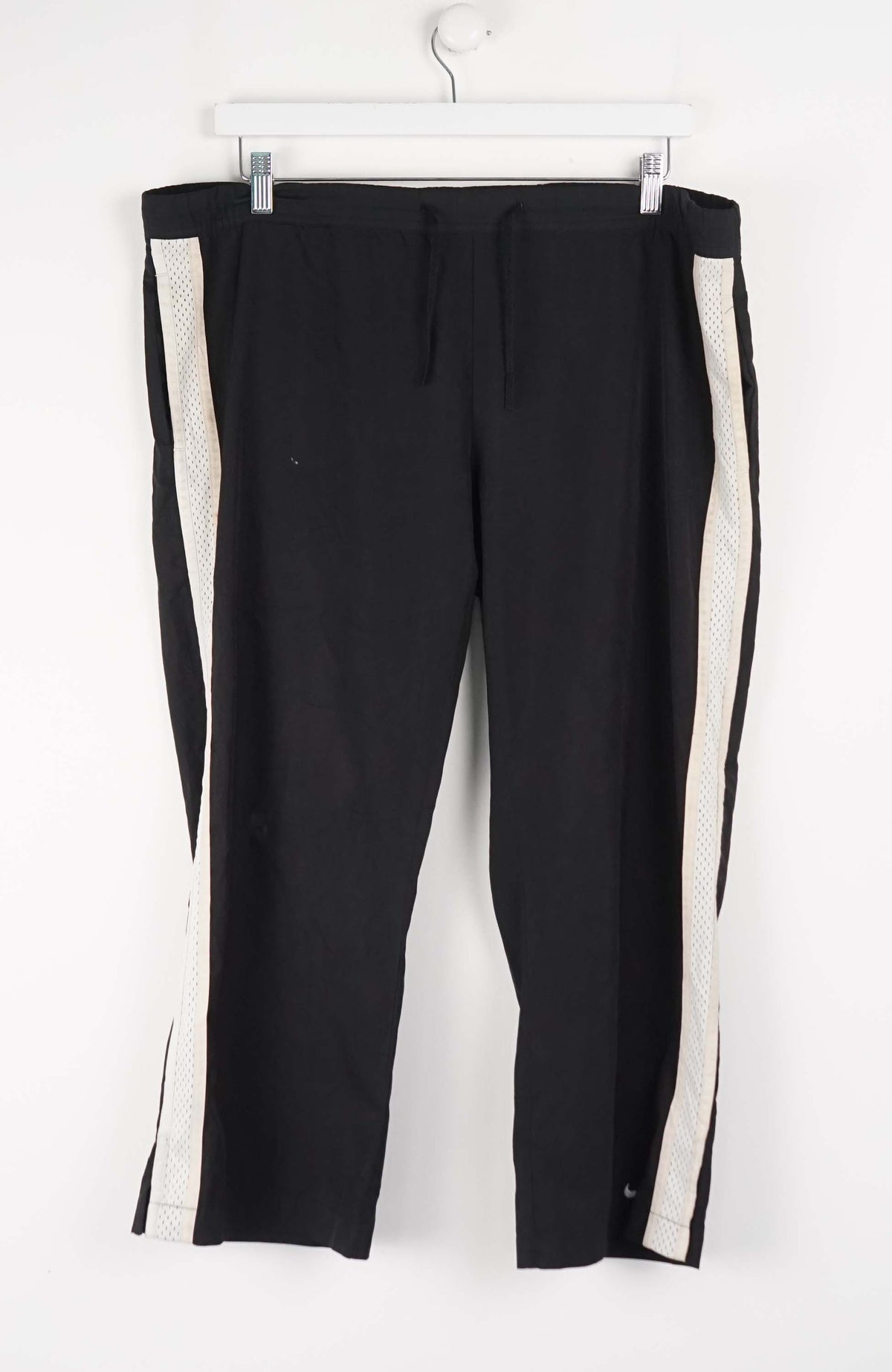 VINTAGE NIKE 3/4 TRACK PANT SHORTS (XXL)