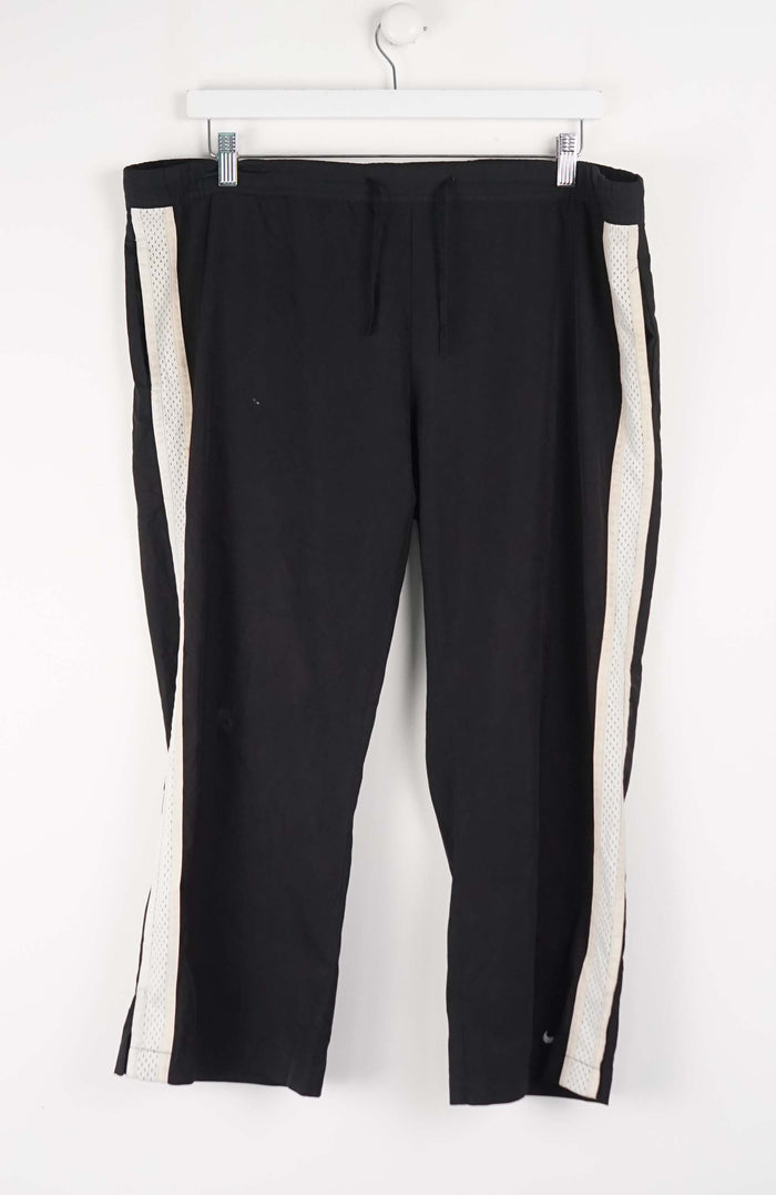 VINTAGE NIKE 3/4 TRACK PANT SHORTS (XXL)