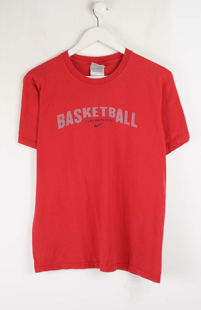 VINTAGE NIKE BASKETBALL T-SHIRT (S)
