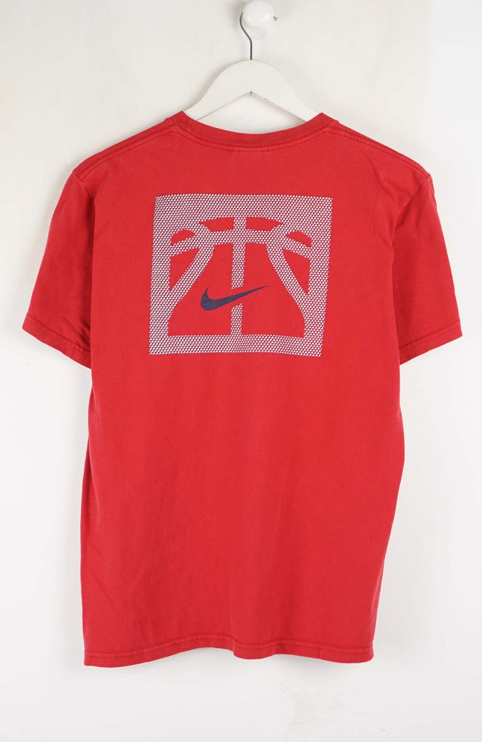 VINTAGE NIKE BASKETBALL T-SHIRT (S)