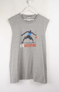 VINTAGE NIKE BASKETBALL T-SHIRT (XL)