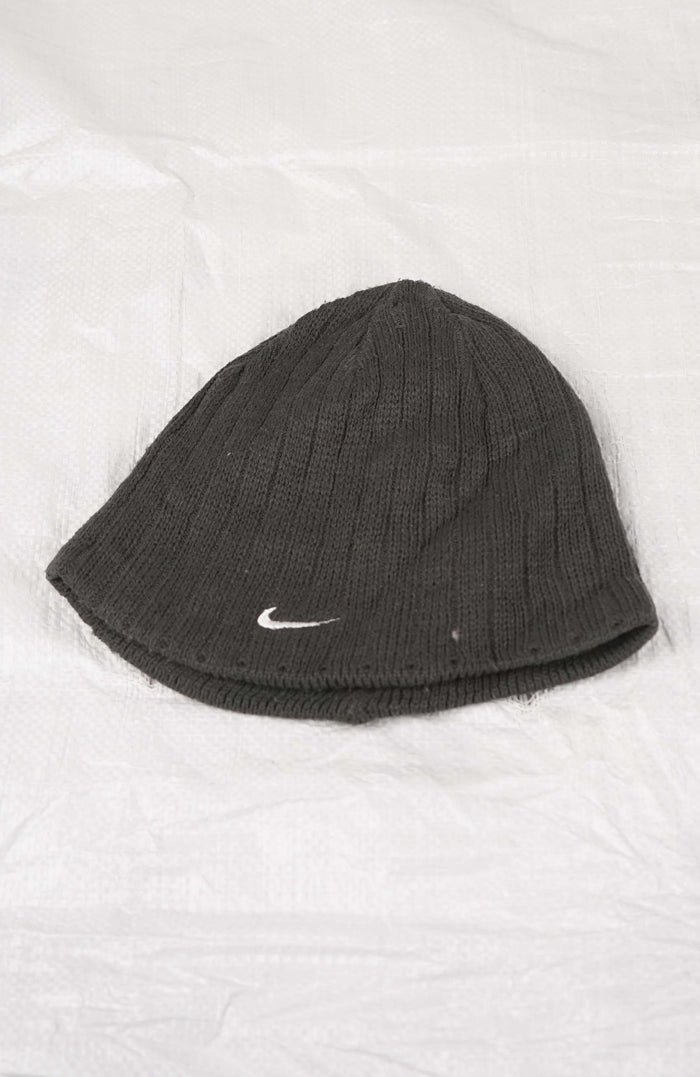 VINTAGE NIKE SKULL BEANIE