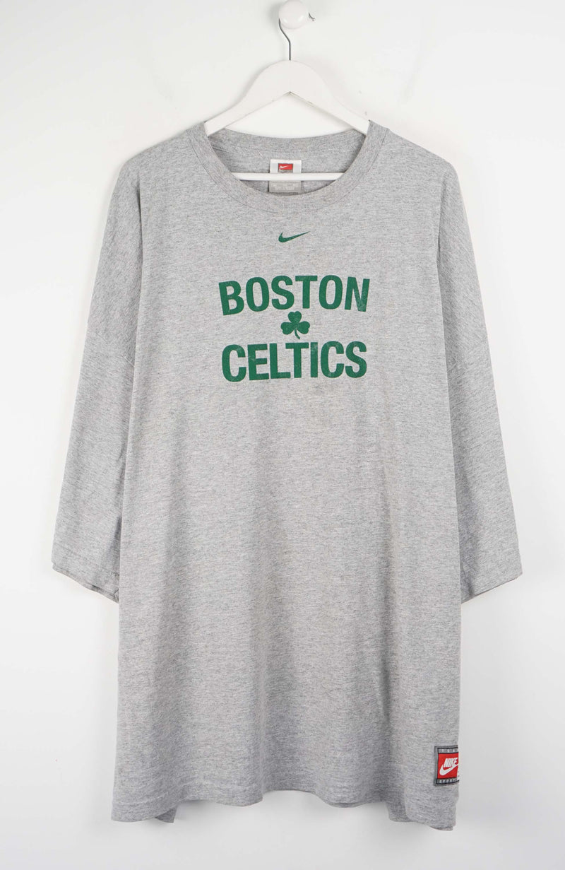 VINTAGE NIKE BOSTON CELTICS T-SHIRT (XXXXL)