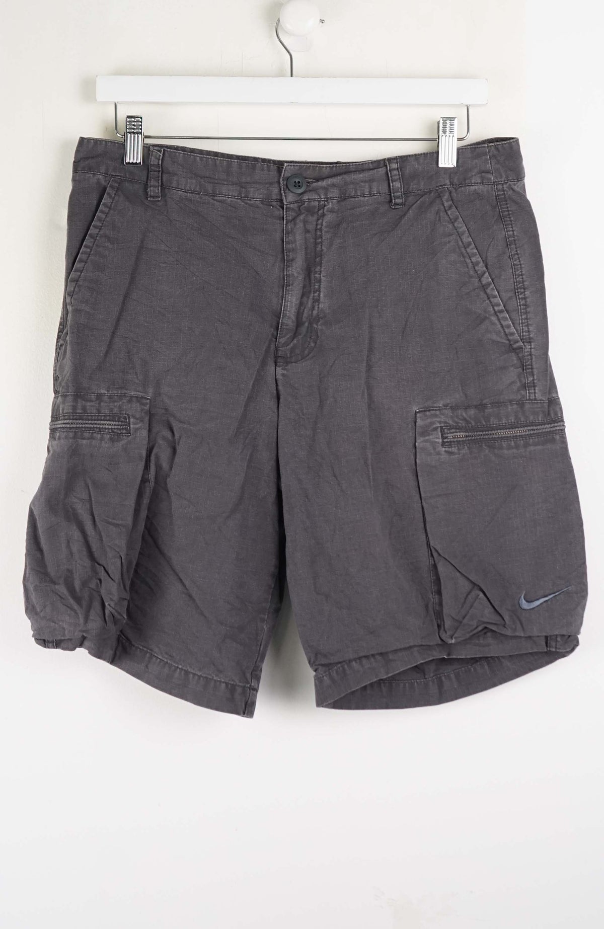 VINTAGE NIKE CARGO SHORTS W33