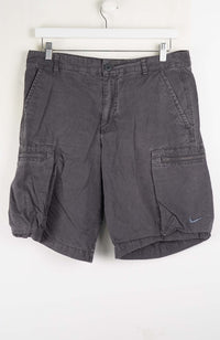 VINTAGE NIKE CARGO SHORTS W33