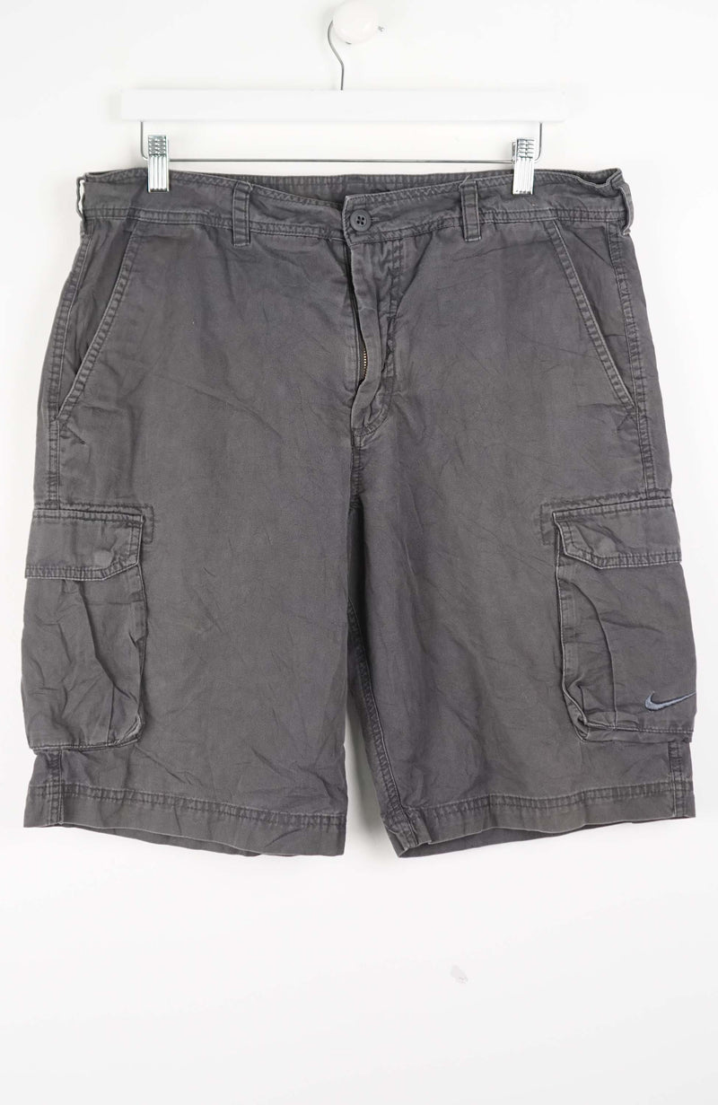 VINTAGE NIKE CARGO SHORTS W34