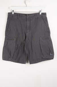 VINTAGE NIKE CARGO SHORTS W34