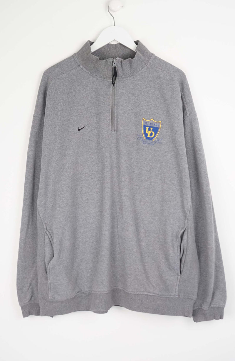 VINTAGE NIKE DELAWARE UNIVERSITY 1/4 ZIP SWEATER (XXXL)