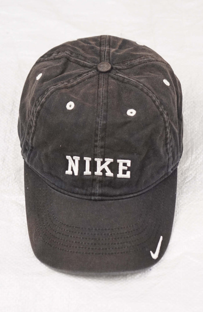 VINTAGE NIKE HAT