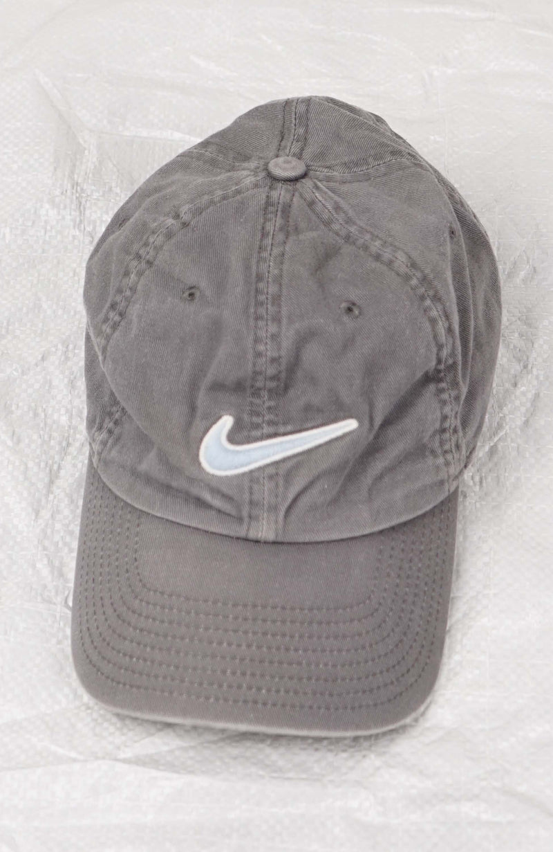 VINTAGE NIKE HAT