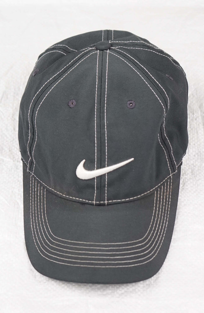 VINTAGE NIKE GOLF HAT