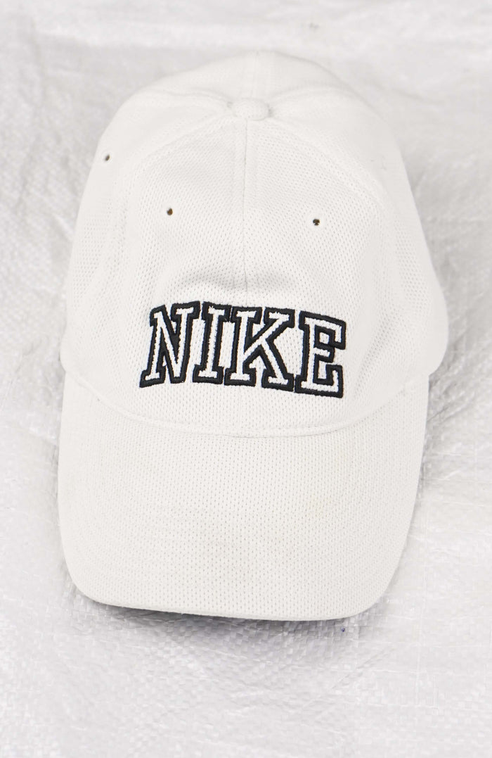 VINTAGE NIKE HAT