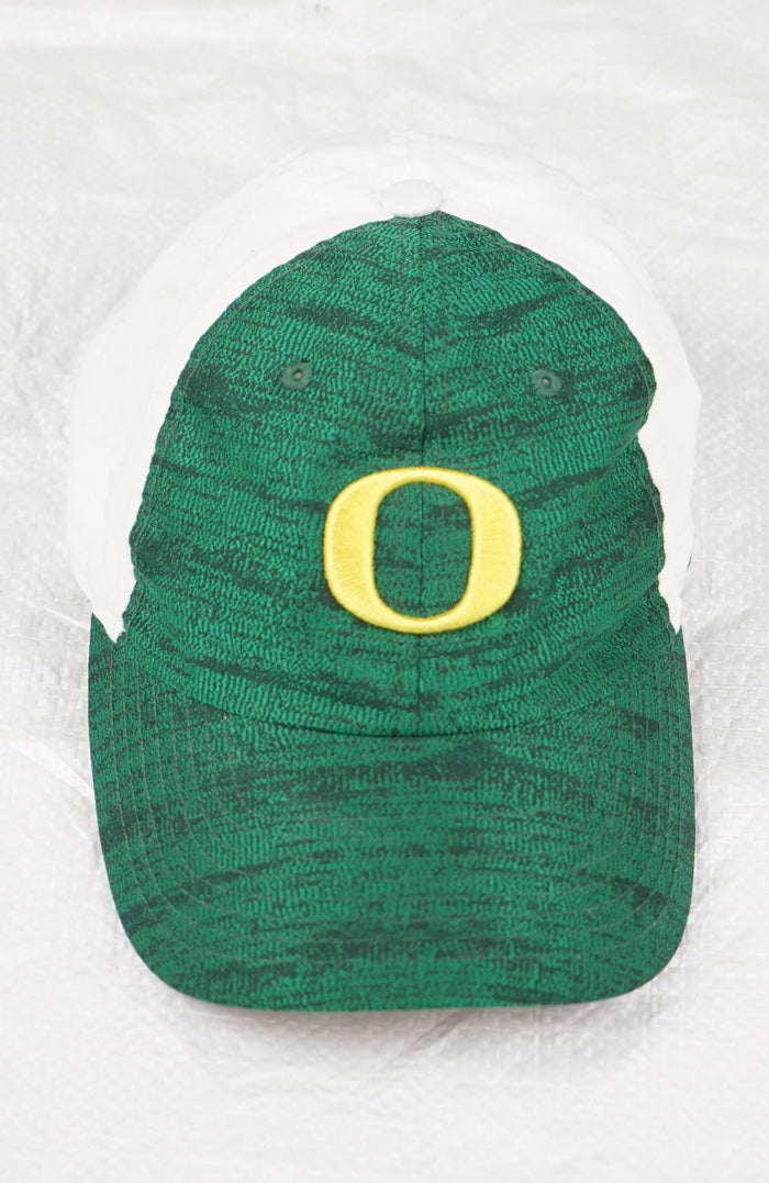 VINTAGE NIKE OREGON HAT