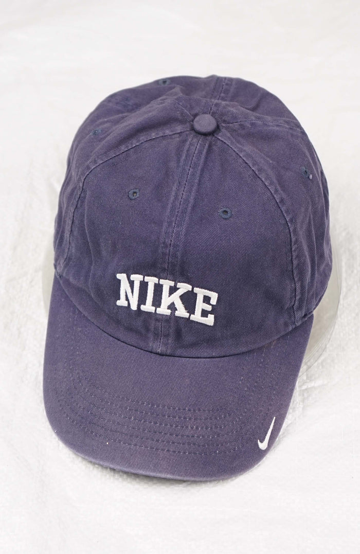 VINTAGE NIKE HAT