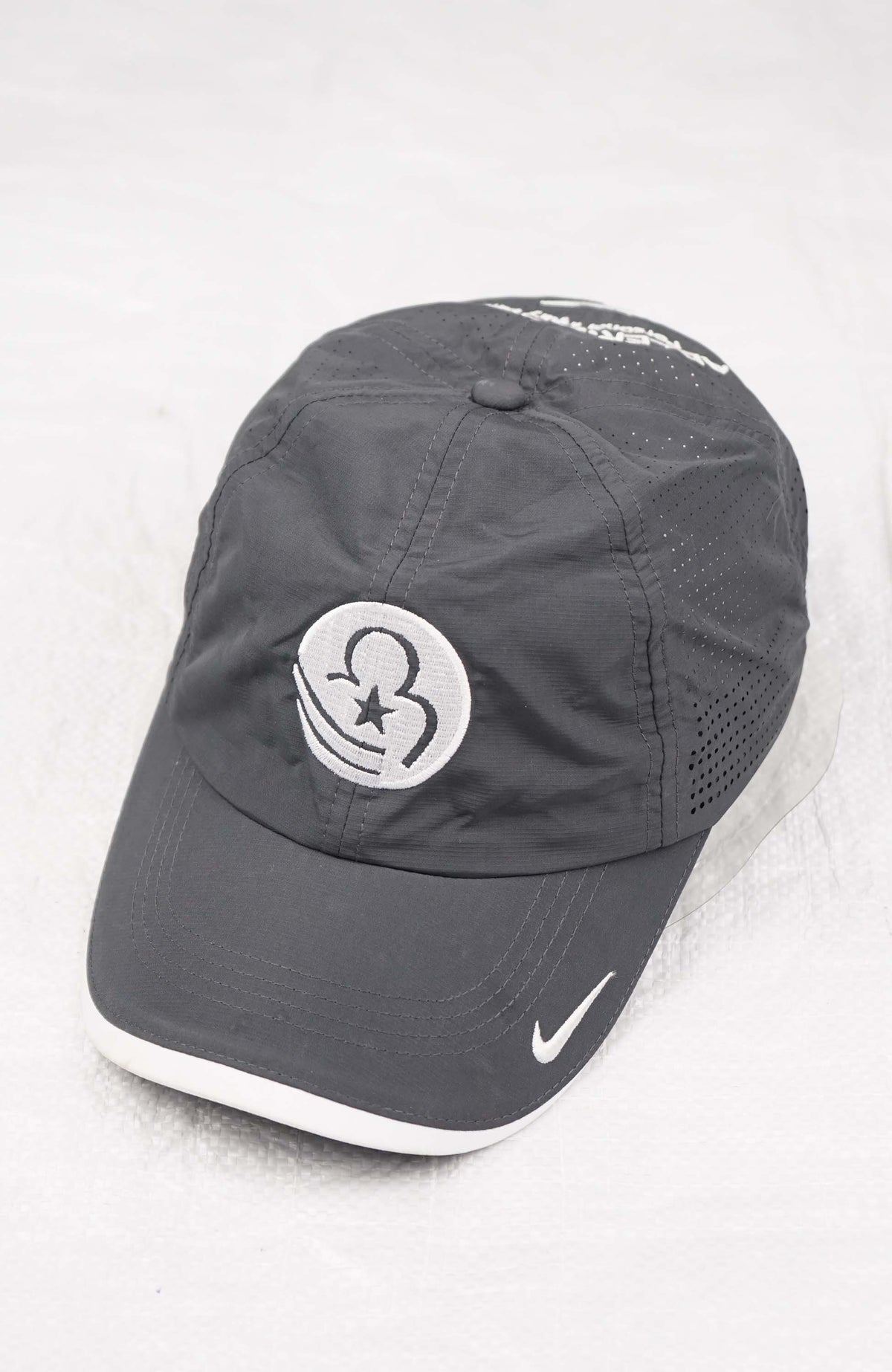 VINTAGE NIKE HAT