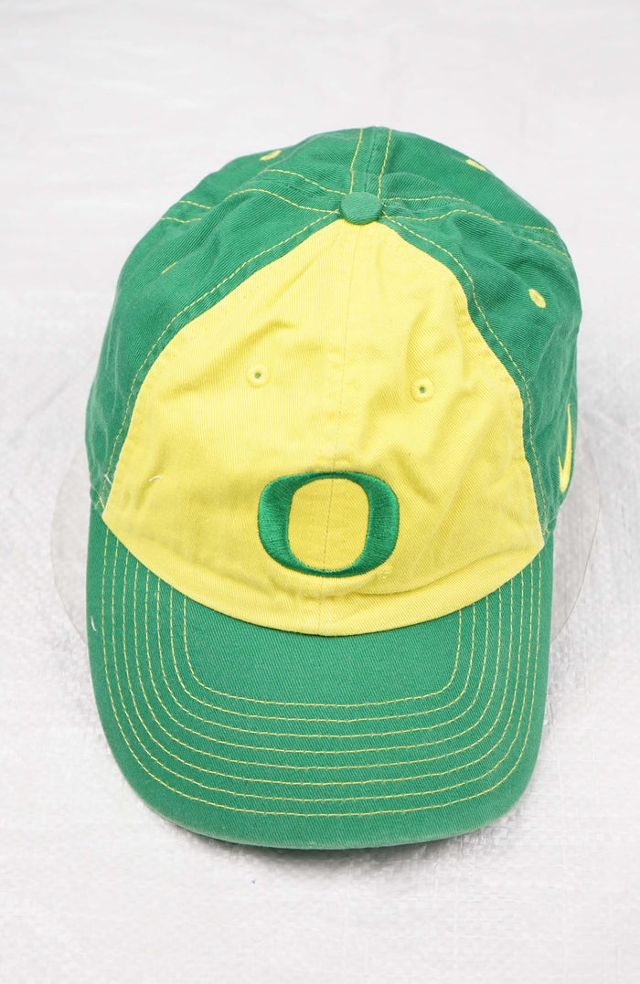 VINTAGE NIKE OREGON HAT