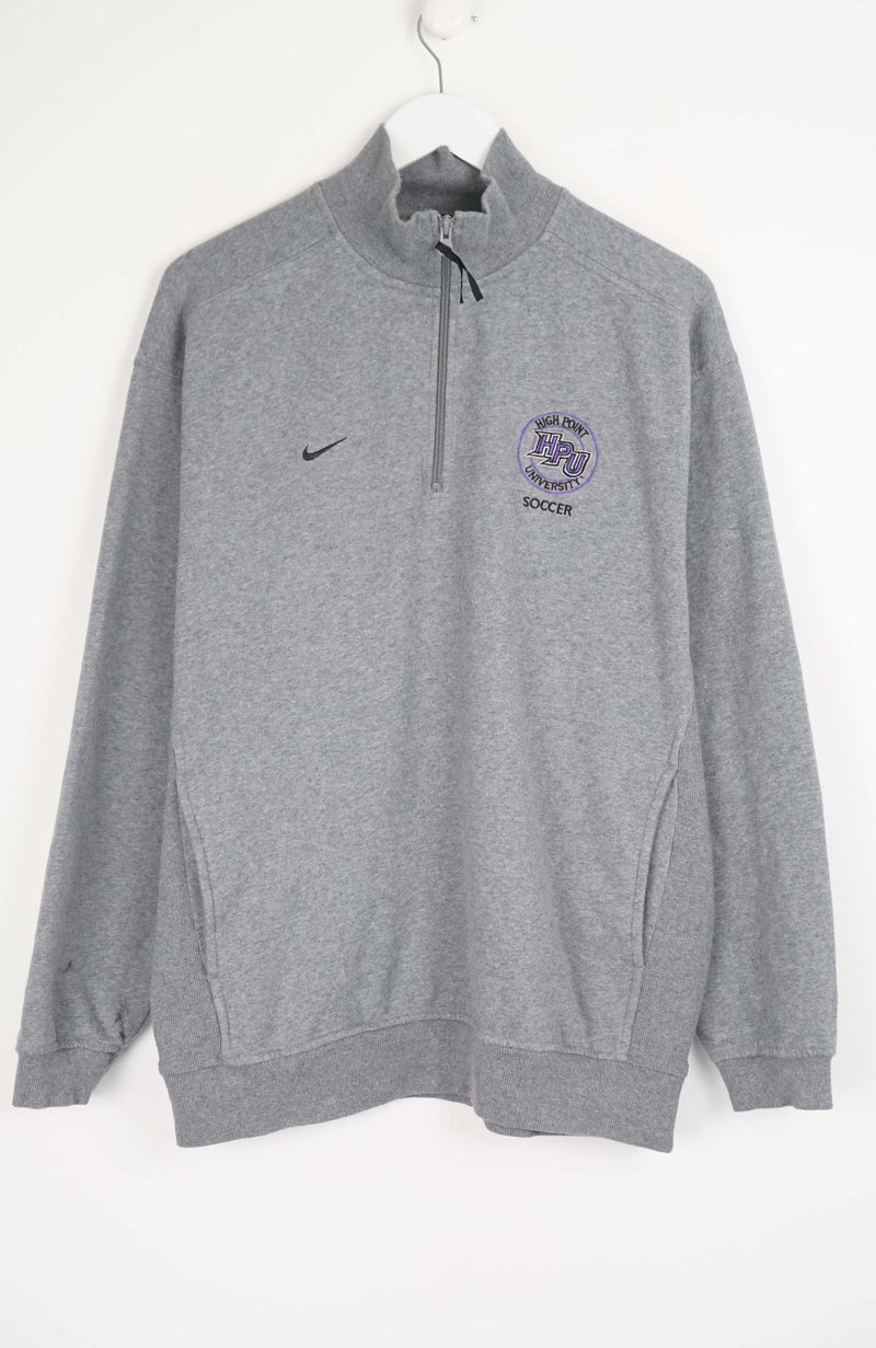 VINTAGE NIKE HIGH POINT UNIVERSITY 1/4 ZIP SWEATER (L)