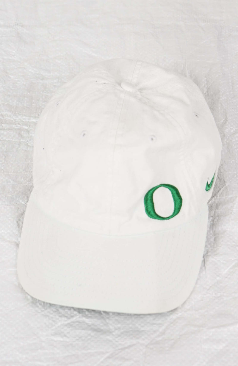 VINTAGE NIKE OREGON HAT