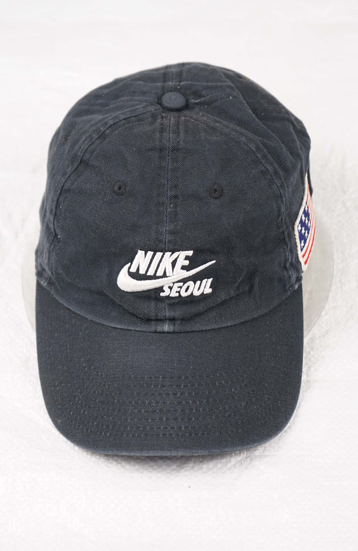 VINTAGE NIKE SEOUL HAT