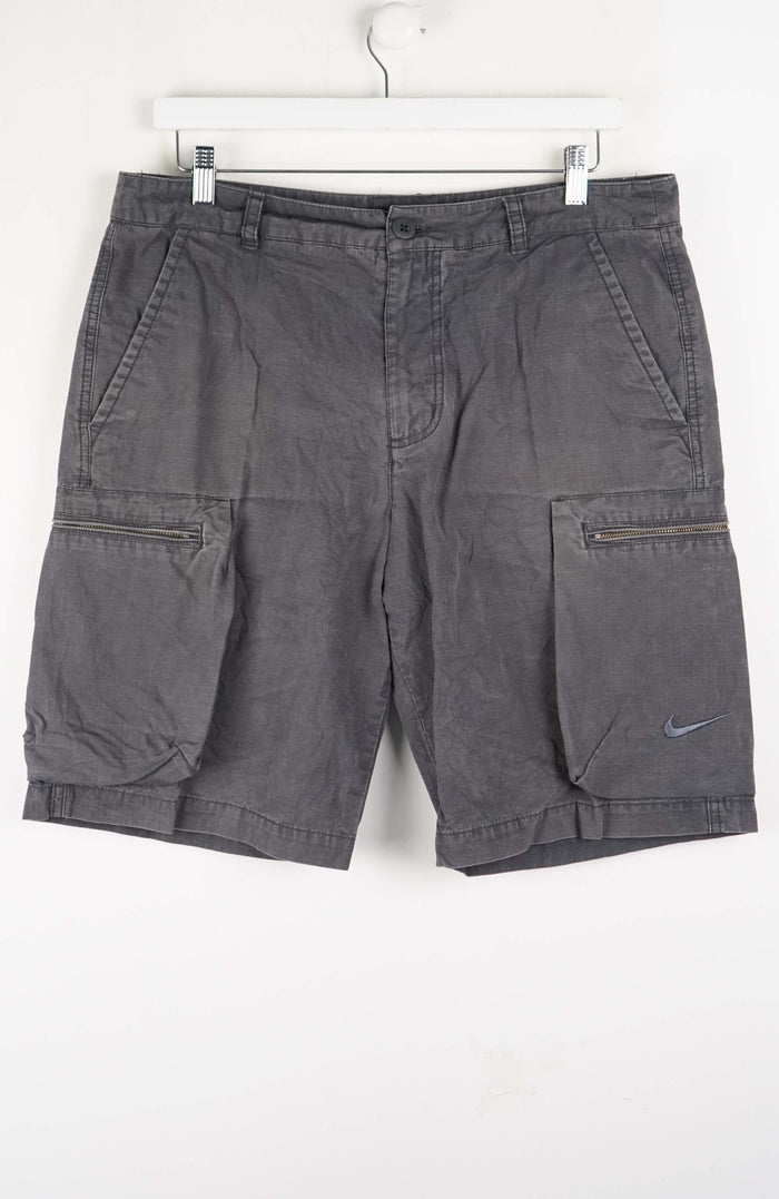 VINTAGE NIKE SHORTS W35