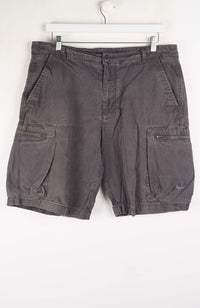 VINTAGE NIKE CARGO SHORTS W36