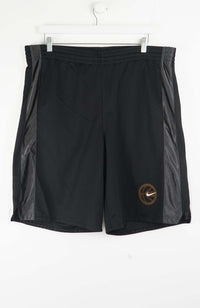 VINTAGE NIKE SHORTS W38