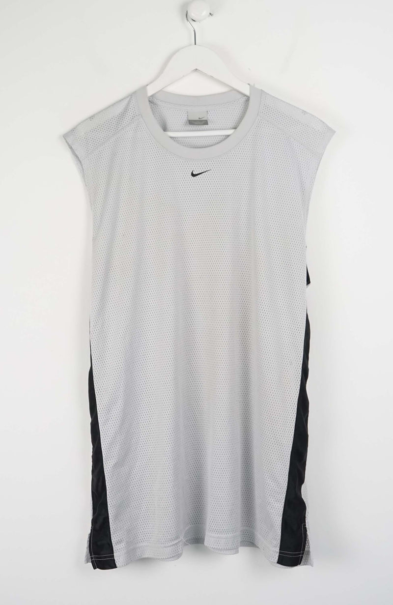 VINTAGE NIKE SLEEVELESS JERSEY (L)