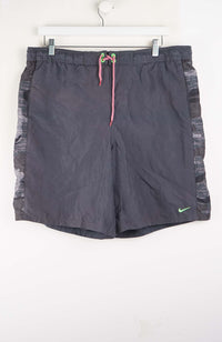 VINTAGE NIKE BOARD SHORTS W38