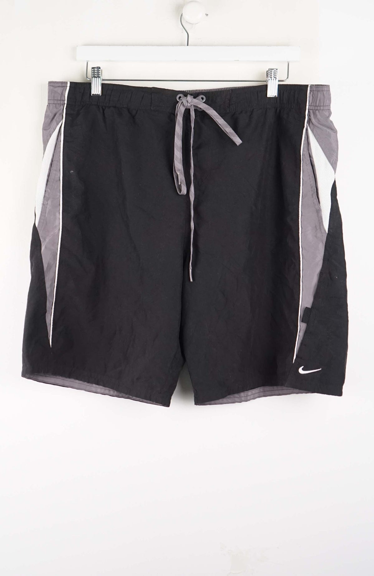 VINTAGE NIKE BOARD SHORTS W40