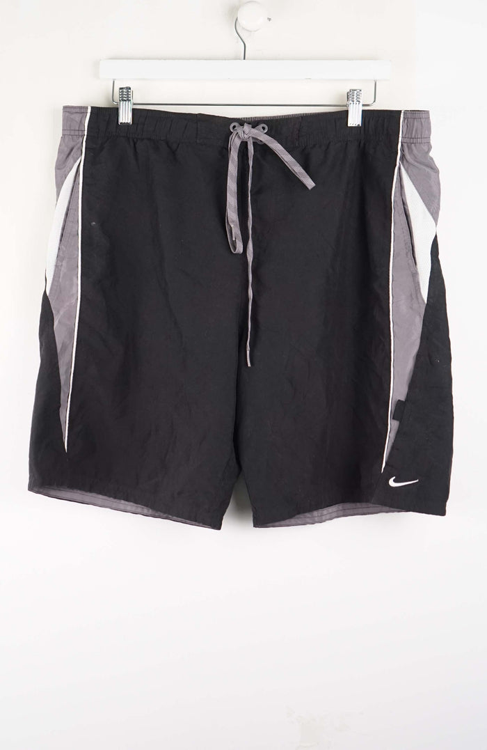 VINTAGE NIKE BOARD SHORTS W40