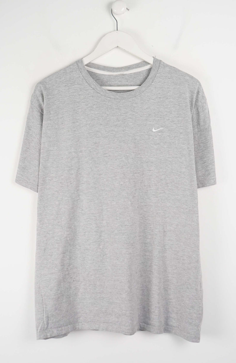 VINTAGE NIKE T-SHIRT (L)