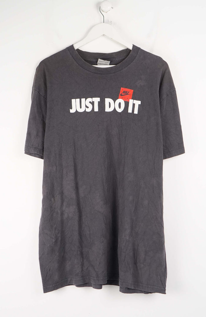 VINTAGE NIKE T-SHIRT (L)