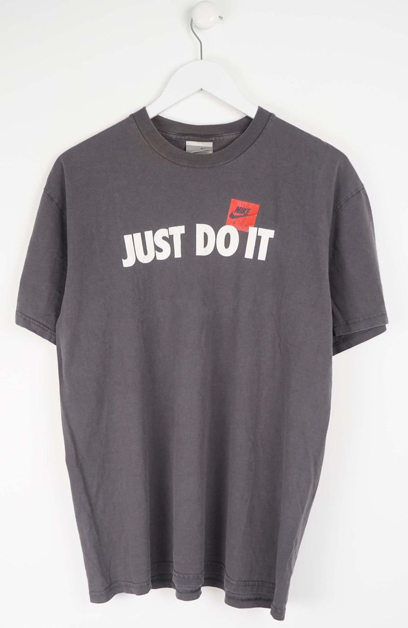 VINTAGE NIKE T-SHIRT (L)