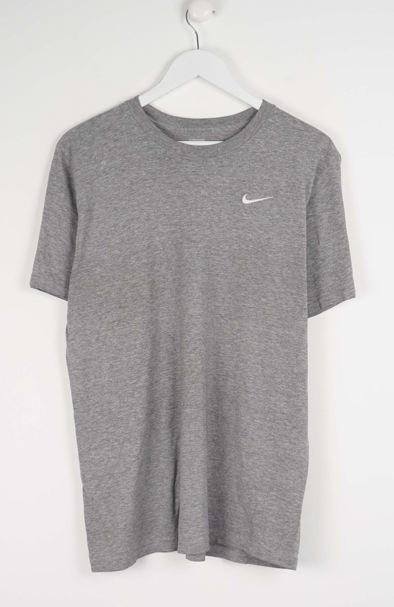 VINTAGE NIKE T-SHIRT (L)
