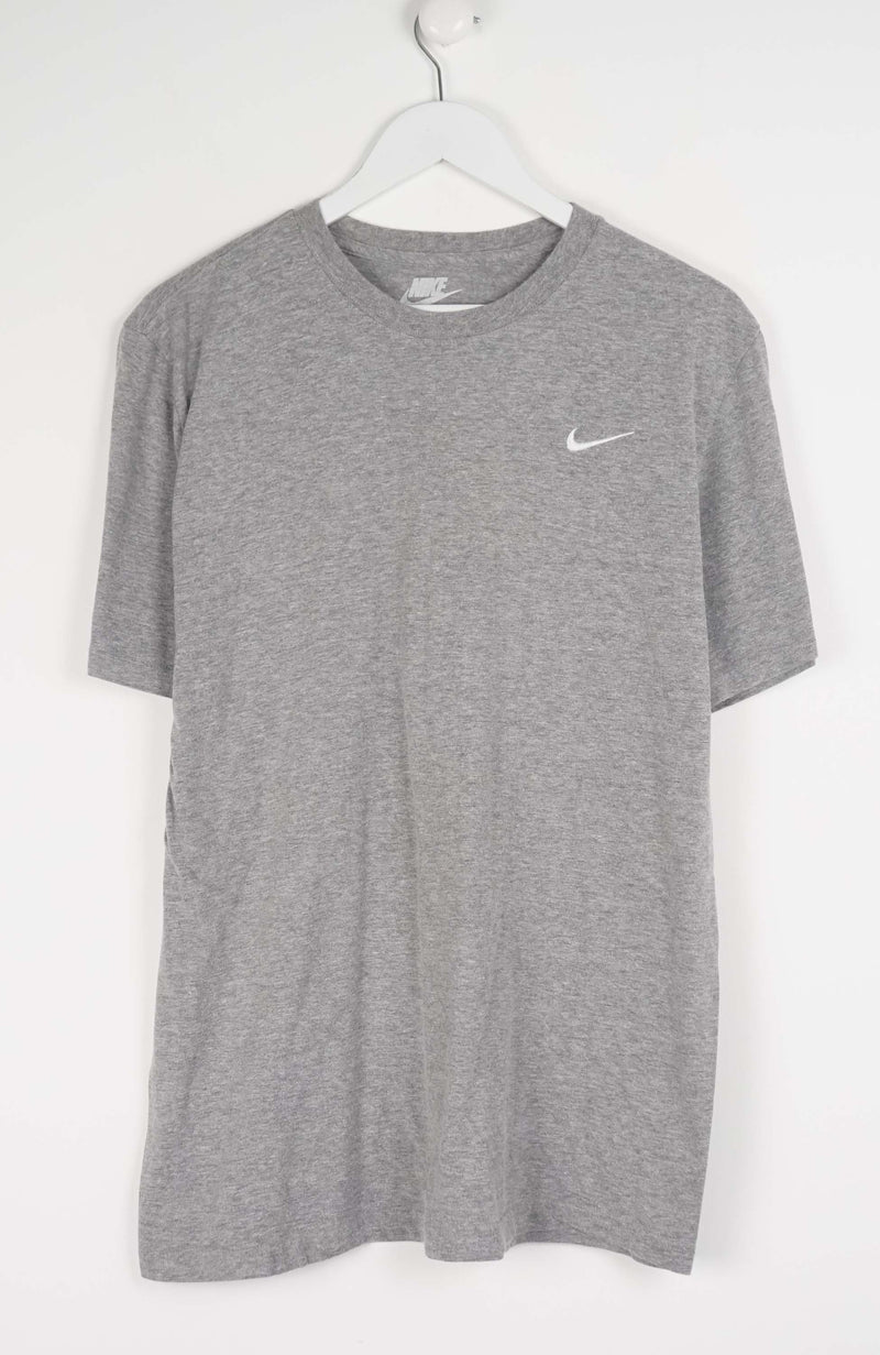 VINTAGE NIKE T-SHIRT (L)