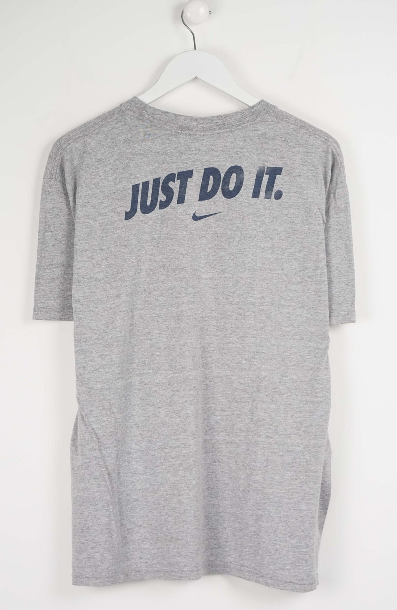 VINTAGE NIKE T-SHIRT (L)