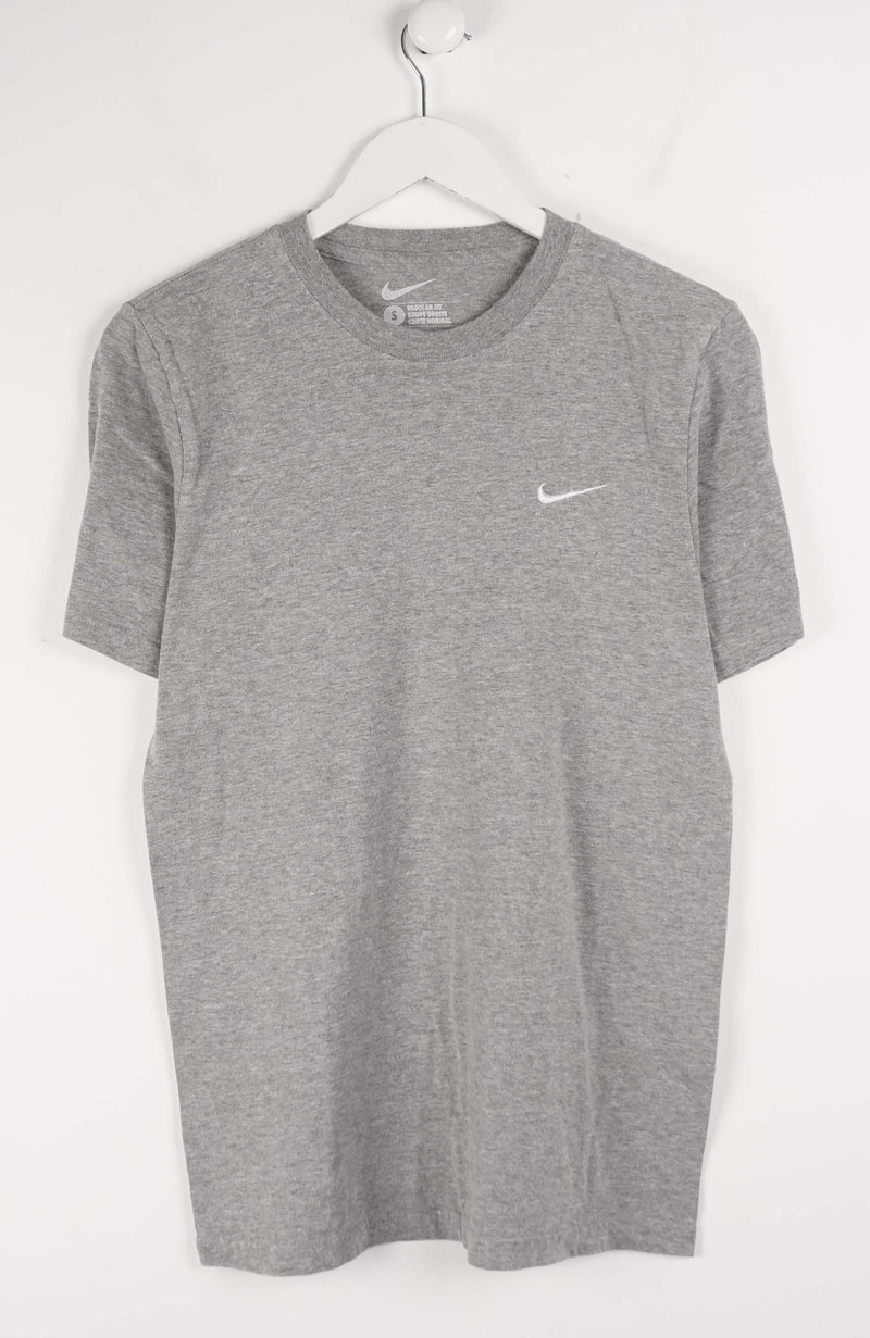VINTAGE NIKE T-SHIRT (S)