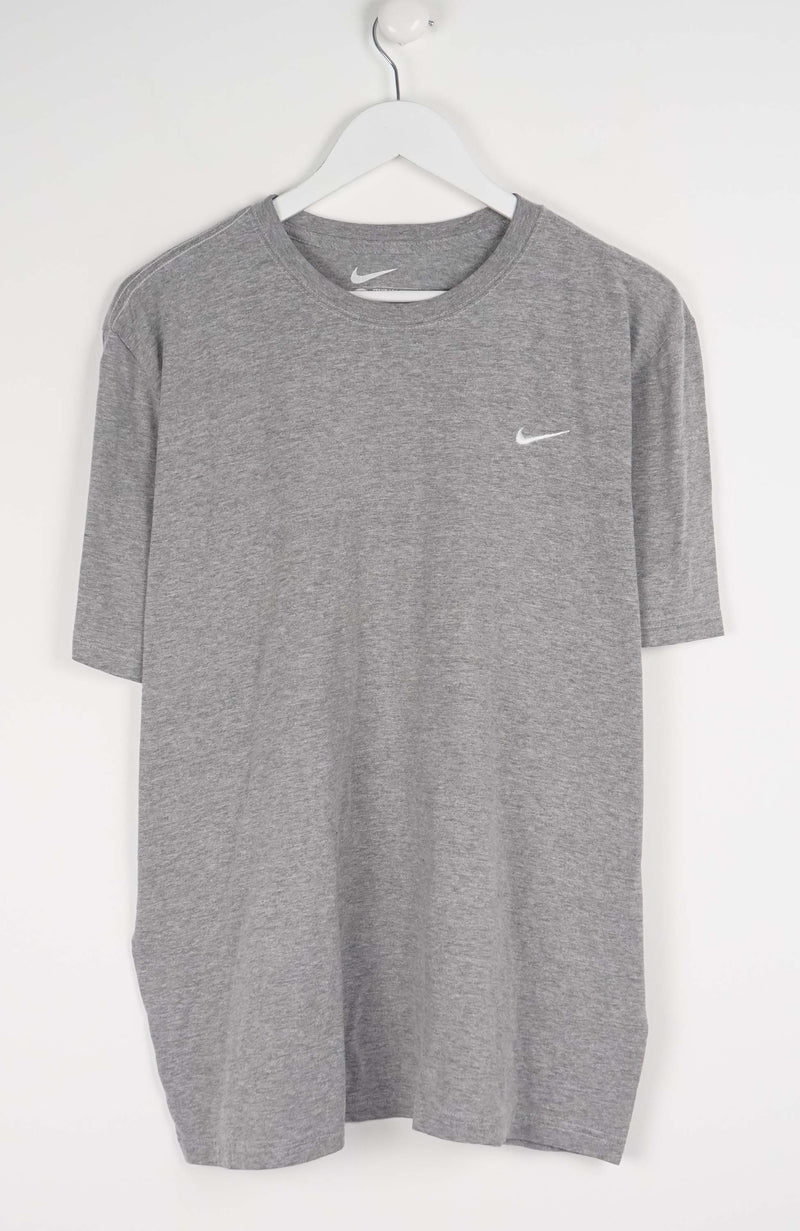 VINTAGE NIKE T-SHIRT (XL)