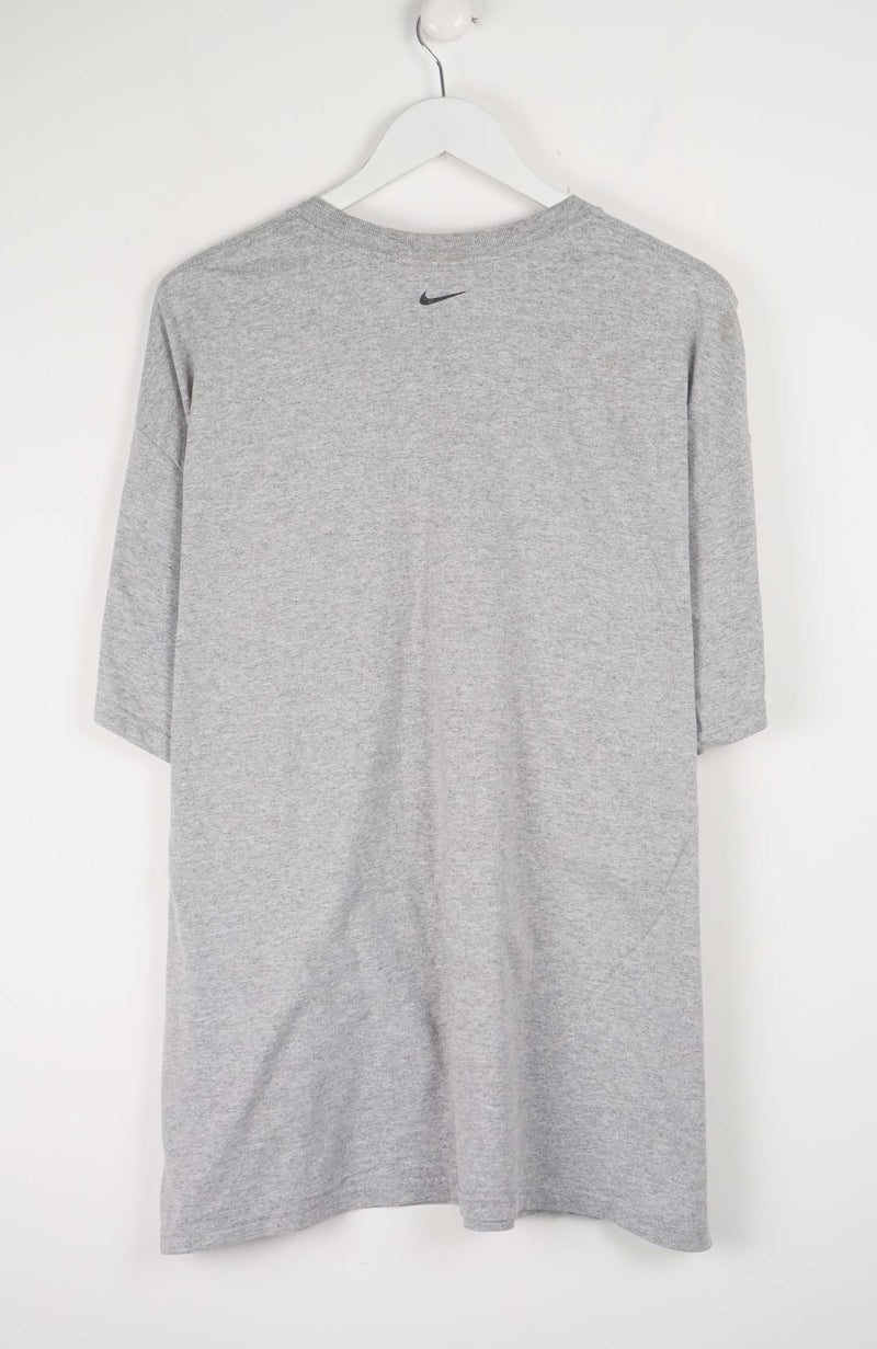 VINTAGE NIKE T-SHIRT (XXL)