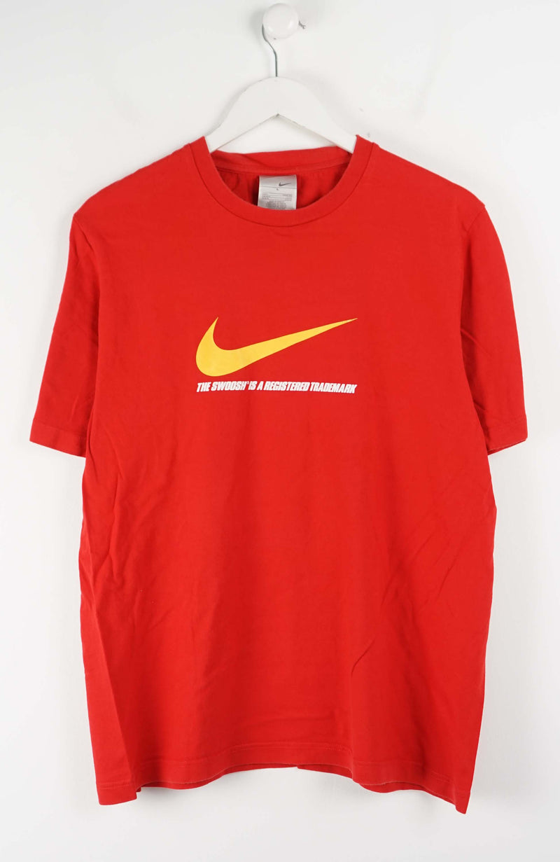 VINTAGE NIKE THE SWOOSH T-SHIRT (M)