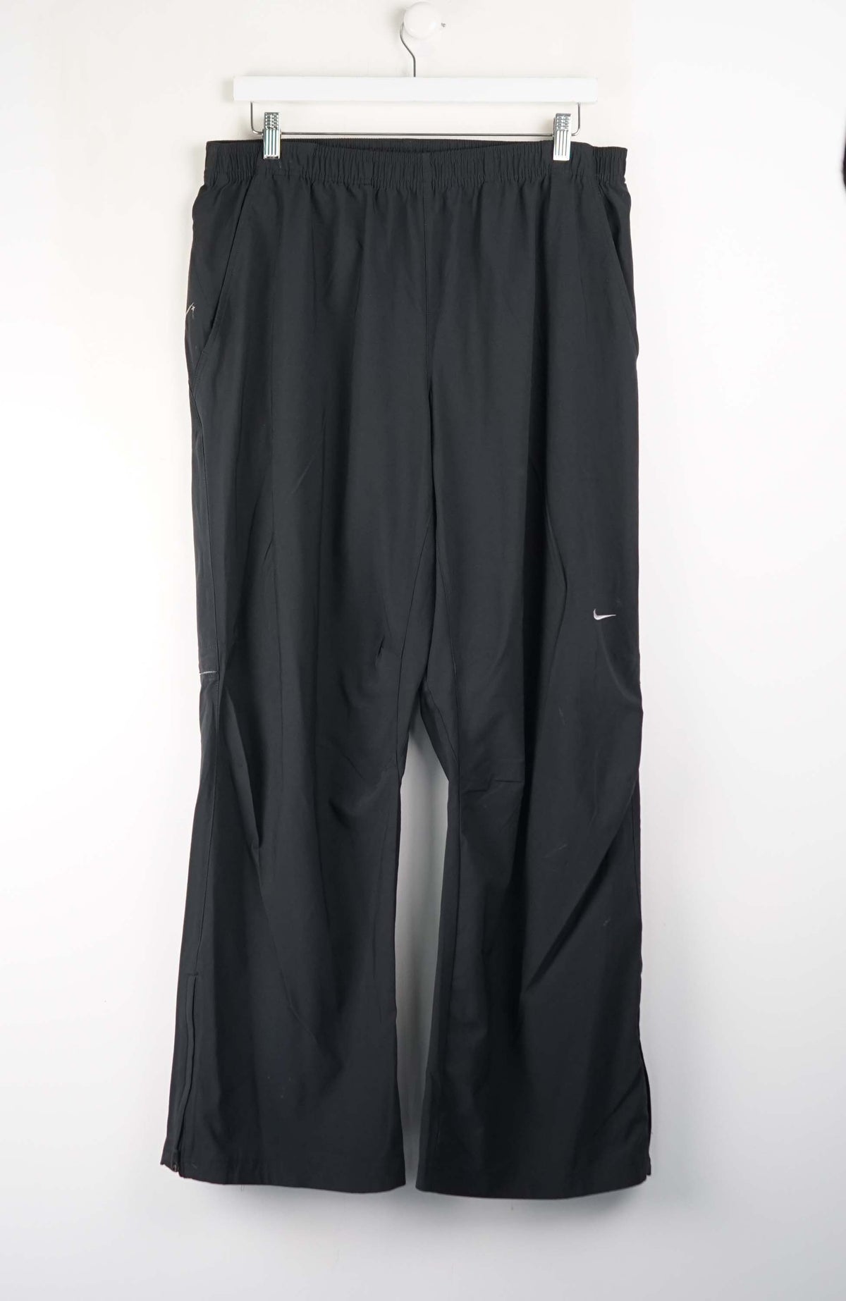 VINTAGE NIKE TRACK PANTS (M)