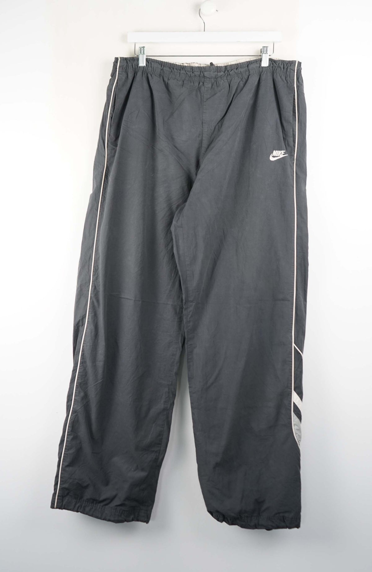 VINTAGE NIKE TRACK PANTS (XL)