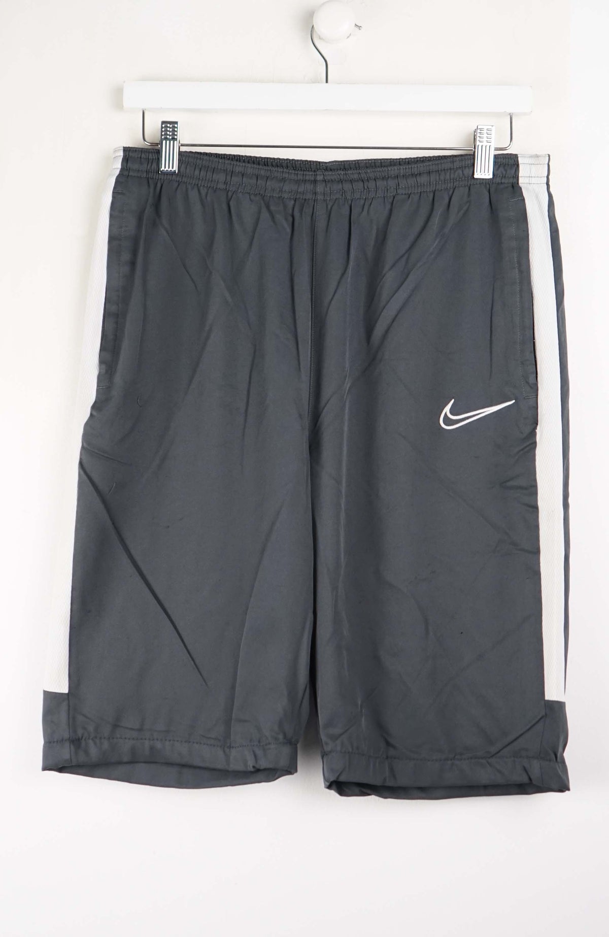 VINTAGE NIKE TRACK PANT SHORTS (M)