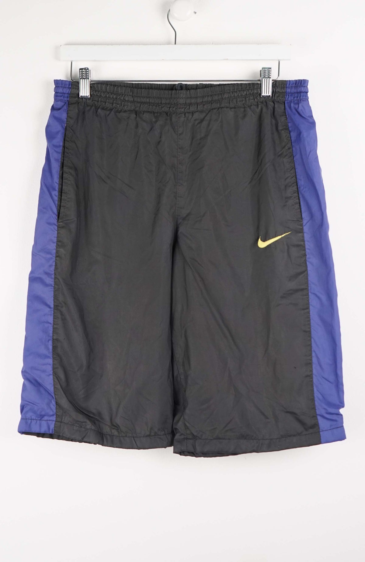 VINTAGE NIKE TRACK PANT SHORTS (M)